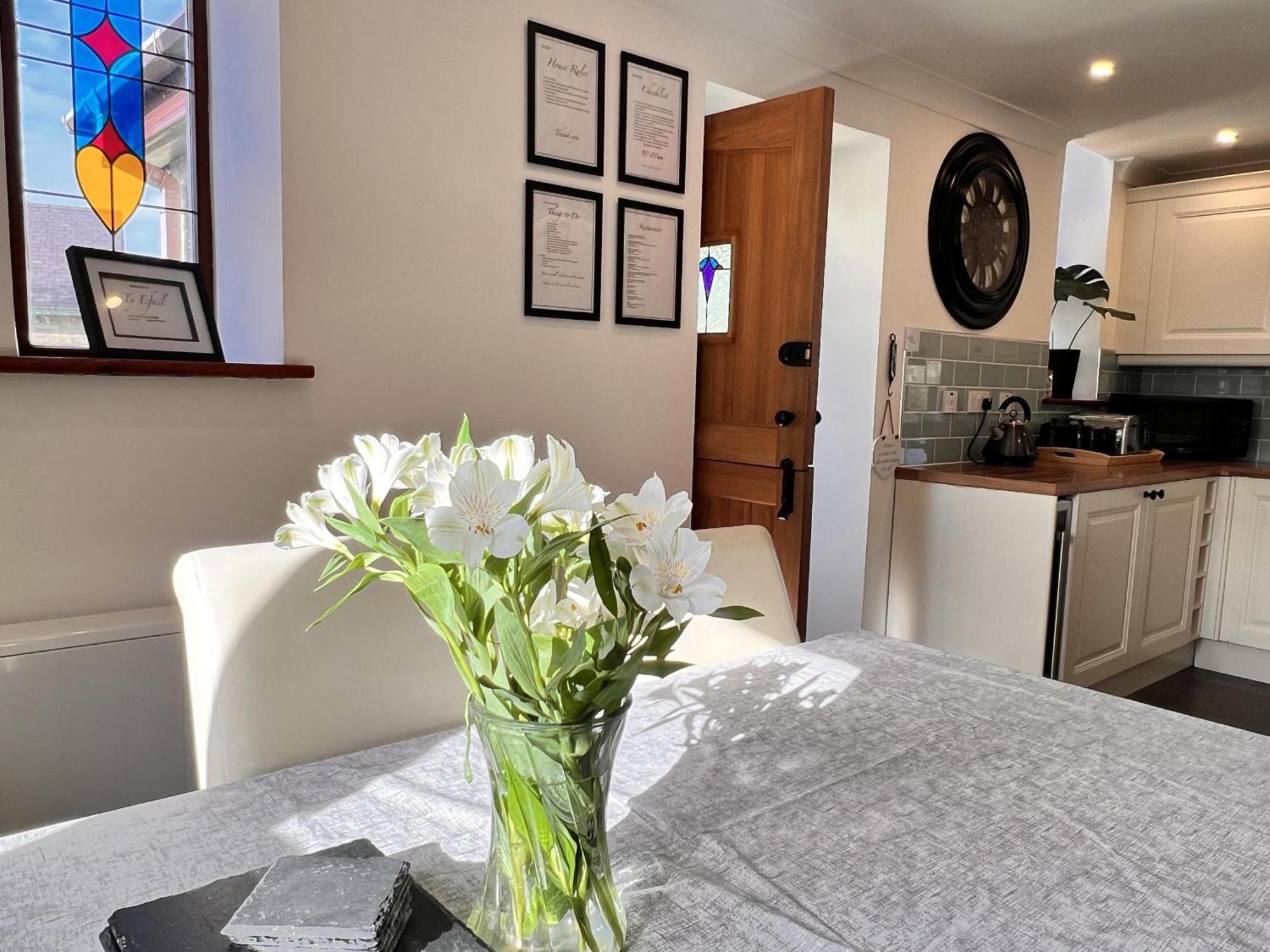 3 Bed Detached Cottage- Log Burner Mountain Views Beaumaris Exterior foto